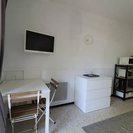 Studio Cabine Avec Balcon Et Parking Prive, A 125m Du Lac Du Ponant - Fr-1-682-7